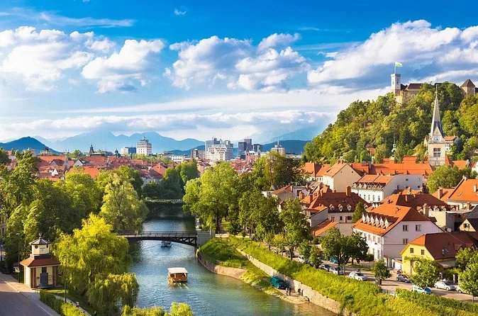 Ljubljana, Postojna Cave & Predjama Castle from Zagreb